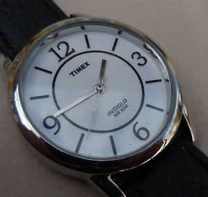 腕時計　ウォッチ　ノートルダムモデルデtimex indiglo ,ancienne montre 2n69 a quartz plate dame,model des annees 2011