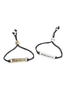 【送料無料】ブレスレット　アクセサリ—　コードブレスレットセットライセンスstranger things friends dont lie cord bracelet set of 2, licensed netflix