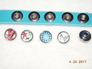 【送料無料】ブレスレット　アクセサリ—　ミニスナップボタンブレスレットミニスナップボタンmini snap button bracelet with 5 mini snap button charmsassorted colors 1012mm