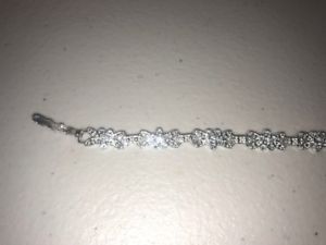 【送料無料】ブレスレット アクセサリ— エイボンテニスbracelet ̄white gemstone ̄71 extender ̄8 ̄clear ̄floweravon silver tennis bracelet~white gemstone~71 extender~8~clear~fl