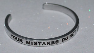 【送料無料】ブレスレット　アクセサリ—　ハンドメイドブレスレットyour mistakes do not define you handmade amp; polished bracelet