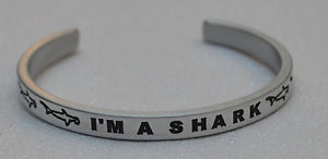 【送料無料】ブレスレット アクセサリ— サメサメハンドメイドブレスレットim a shark wsharks engraved handmade bracelet by say it and wear it 【送料無料】ブレスレット アクセサリ— サメサメハンドメイドブレスレットim a shark wsharks engraved handmade bracelet by say it and wear it