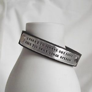 【送料無料】ブレスレット　アクセサリ—　カフブレスレットハンドメイドパーソナライズleather statement cuff bracelet handmade i meant to behave real personalised