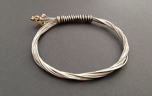 【送料無料】ブレスレット　アクセサリ—　エレキギターブレスレットlimited edition recycled electric guitar string bracelet with flat wound strings