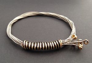 【送料無料】ブレスレット　アクセサリ—　エレキギターブレスレットlimited edition recycled electric guitar string bracelet with flat wound strings