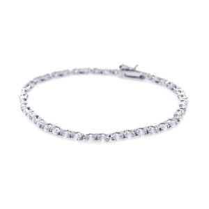 sterling silver round cz stones tennis braceletスターリングシルバーラウンドテニスブレスレット※注意※NYからの配送になりますので2週間前後お時間をいただきます。人気の商品は在庫が無い場合がございます。ご了承くださいませ。サイズの種類の商品は購入時の備考欄にご希望のサイズをご記載ください。　携帯メールでの登録ですと楽天からのメールが届かない場合がございます。