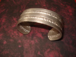 【送料無料】ブレスレット　アクセサリ—　ブリキカフブレスレットold tin cuff bracelet colonial