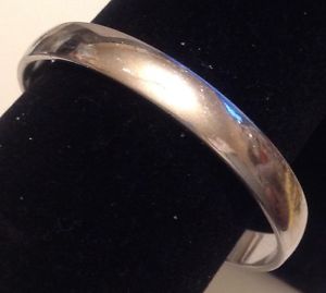 vintage bracelet polished silver colour top quality rigid signed monet 374ビンテージブレスレットシルバーモネ※注意※NYからの配送になりますので2週間前後お時間をいただきます。人気の商品は在庫が無い場合がございます。ご了承くださいませ。サイズの種類の商品は購入時の備考欄にご希望のサイズをご記載ください。　携帯メールでの登録ですと楽天からのメールが届かない場合がございます。