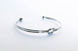 【送料無料】ブレスレット アクセサリ— シルバーブレスレット2x adjustable statement friendship bracelets in silver or rosegold