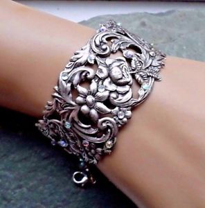 【送料無料】ブレスレット アクセサリ— ビクトリアゴシッククリスタルフローラルローズカフブレスレットbeautiful victorian goth...