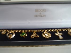 【送料無料】ブレスレット　アクセサリ—　ブレスレットブルックスベントレーgold plated charm bracelet brooks and bentley