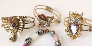 【送料無料】ブレスレット　アクセサリ—　ジョンソンブレスレットセットスネークフクロウbetsey johnson 3 bracelet set snake owl elephant