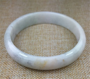 65mm certified grade a 100 natural jadeite green jade braceletsナチュラルグリーンヒスイブレスレット※注意※NYからの配送になりますので2週間前後お時間をいただきます。人気の商品は在庫が無い場合がございます。ご了承くださいませ。サイズの種類の商品は購入時の備考欄にご希望のサイズをご記載ください。　携帯メールでの登録ですと楽天からのメールが届かない場合がございます。