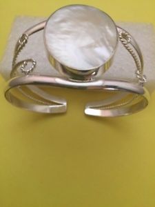 ブレスレット　アクセサリ—　パールファンシースターリングシルバーカフブレスレットwhite mother of pearl fancy sterling silver cuff bracelet healing protection