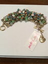 【送料無料】ブレスレット　アクセサリ—　ジョンソンビーズフラワートグルブレスレットbetsey johnson weave amp; sew woven multicolor bead amp; flower toggle bracelet w8