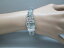 ̵ۥ֥쥹åȡꡡǥ᥿åꥹҥ󥸥֥쥹åȥСȡjudith leiber womens metallic crystal renee hinged bracelet silver tone