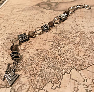 【送料無料】ブレスレット　アクセサリ—　クリスタルスモーキークォーツブレスレットブラウンドルsilpada b1275 crystal smoky quartz bracelet 925 ss brown toggle was 131