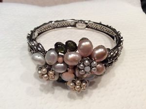 【送料無料】ブレスレット　アクセサリ—　サイモンジュブレスレットヒンジコーラルサックスフィフスアベニューsimon ju floral bracelet signed hinged coral pearls moonstones saks fifth ave