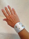 【送料無料】ブレスレット アクセサリ— alexis bittarホワイトシルバーluciteリベットwide cuffブレスレットalexis bittar white silver lucite gold rivet wide cuff bracelet(4)
