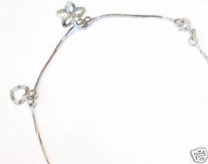 18k white gold heart charms anklet from singaporesingapore18kホワイトゴールドアンクレット※注意※NYからの配送になりますので2週間前後お時間をいただきます。人気の商品は在庫が無い場合がございます。ご了承くださいませ。サイズの種類の商品は購入時の備考欄にご希望のサイズをご記載ください。　携帯メールでの登録ですと楽天からのメールが届かない場合がございます。