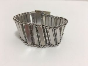 【送料無料】ブレスレット　アクセサリ—　ケネスマットシルバートーンブレスレットkenneth cole matte silver tone magnetic bracelet