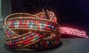 【送料無料】ブレスレット　アクセサリ—　ジョンソントリプルストランドビーズブレスレットボックスbetsey johnson triple strand beaded braceletfree gift boxnwt