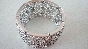 ブレスレット　アクセサリ—　シルバーカフブレスレットdazzling silver cuff bracelet fabulous