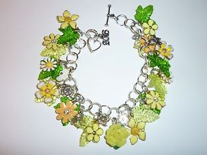 【送料無料】ブレスレット　アクセサリ—　* チャームブレスレットイエロー*silver tone charm bracelet yellow flower garden