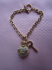 【送料無料】ブレスレット　アクセサリ—　ブレスレットキーペンダントgold plated 7 in bracelet, designed heart amp; key pendant