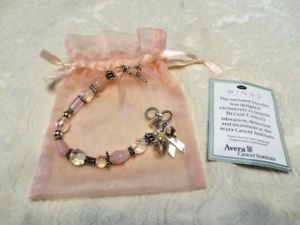 【送料無料】ブレスレット アクセサリ— ブレスレットリボンピンクオーロリスタルビーズbreast cancer bracelet sterling ribbon charm pink aurora borealis crystal beads