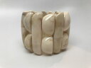 gorgeous beige resin stretch braceletゴージャスベージュストレッチブレスレット※注意※NYからの配送になりますので2週間前後お時間をいただきます。人気の商品は在庫が無い場合がございます。ご了承くださいませ。サイズの種類の商品は購入時の備考欄にご希望のサイズをご記載ください。　携帯メールでの登録ですと楽天からのメールが届かない場合がございます。