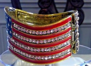 【送料無料】ブレスレット　アクセサリ—　アメリカブレスレットkirks folly red white and blue usa patriotic bracelet ~ brasstone