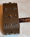 henri bendel york star guitar strap bracelet brown leathersilverニューヨークスターギターストラップブレスレットブラウンレザーシルバー※注意※NYからの配送になりますので2週間前後お時間をいただきます。人気の商品は在庫が無い場合がございます。ご了承くださいませ。サイズの種類の商品は購入時の備考欄にご希望のサイズをご記載ください。　携帯メールでの登録ですと楽天からのメールが届かない場合がございます。