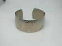 yzuXbg@ANZT?@JtuXbgVo[g[beautiful cuff bracelet hammered silver tone 1 14 wide x 2 38 across