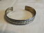 ̵ۥ֥쥹åȡꡡե֥쥹åȥСƥ㥤磻ɥˡbeautiful cuff bracelet silver tone texture 2 38 inside 12 inch wide nice