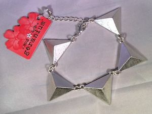【送料無料】ブレスレット　アクセサリ—　ゼラニウムブレスレットシルバーブティック785geranium bracelet silver tone triangles adjustable boutique jewelry 7 85