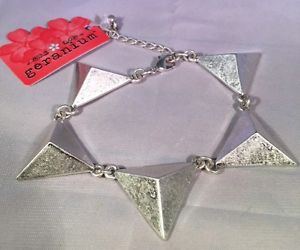 【送料無料】ブレスレット　アクセサリ—　ゼラニウムブレスレットシルバーブティック785geranium bracelet silver tone triangles adjustable boutique jewelry 7 85