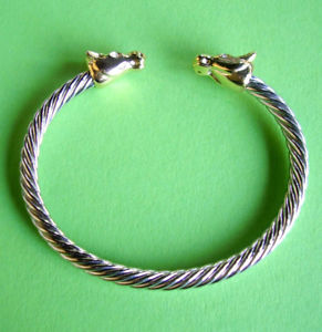 w46 bracelet ouvert rigide torsade tte de chevalブレスレットトルサードドシュヴァル※注意※NYからの配送になりますので2週間前後お時間をいただきます。人気の商品は在庫が無い場合がございます。ご了承くださいませ。サイズの種類の商品は購入時の備考欄にご希望のサイズをご記載ください。　携帯メールでの登録ですと楽天からのメールが届かない場合がございます。