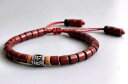 【送料無料】イタリアン　ブレスレット　ローズウッドビーズチベットマントラブレスレットラップlegno di sandalo rosso in palissandro perline tibetano buddha mantra braccialetto wrap per uomo