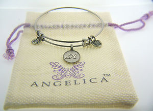 nuova angelica lettera a iniziale ciondolo bracciale rigido con finitura argentoアンジェリカシルバーペンダントブレスレット※注意※NYからの配送になりますので2週間前後お時間をいただきます。人気の商品は在庫が無い場合がございます。ご了承くださいませ。サイズの種類の商品は購入時の備考欄にご希望のサイズをご記載ください。　携帯メールでの登録ですと楽天からのメールが届かない場合がございます。