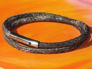 yzYuXbg@YfB[XO[vgbvCxCA[guXbgmens ladies grey snakeskin print wraparound leather bracelet by lyme bay art