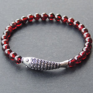 【送料無料】メンズブレスレット　ブレスレットレッドガーネットスターリングシルバーメートルmens healing gemstone bracelet red garnet s925 sterling silver fish charm 476m