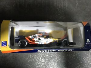 【送料無料】模型車　スポーツカー　ルノーf1 car renault 2008 124