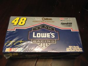 【送料無料】模型車　スポーツカー　ジミージョンソン＃ロウズモンテカルロチームjimmie johnson 48 lowes 2004 monte carlo 124 team caliber sealed