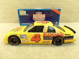 【送料無料】模型車　スポーツカー　1995アクション124ダイカストnascarスターリングマカジキコダック..