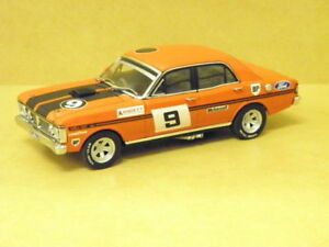 【送料無料】模型車　スポーツカー　フォードホファルコンモファットオートアート143 ford xy gtho falcon 1973 atcc winner amat 9 auto art 67312