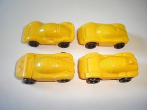 【送料無料】模型車 スポーツカー レースモデルレーシングカーセットキンダーサプライズプラスチックミニアチュアyellow race model cars racing set 1992 187 kinder surprise plastic miniatures