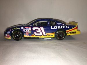 【送料無料】模型車　スポーツカー　マイクスキナー＃モンテカルロスケールmike skinner 31 nascar 2002 monte carlo lowes 124 scale