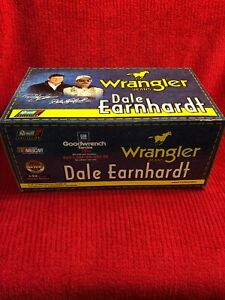 【送料無料】模型車　スポーツカー　デイルアーンハートサービスプラスラングラージーンズスケールカーdale earnhardt sr 3 goodwrench service plus wrangler jeans 124scale car