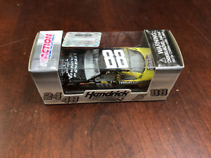 【送料無料】模型車　スポーツカー　エネルギースケール2010 dale earnhardt jr legend of hallowdega amp energy 164 scale car